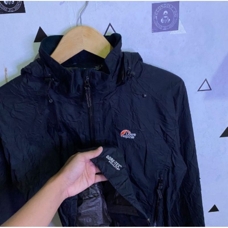 jaket lowe Alpine goretex Gorpcore