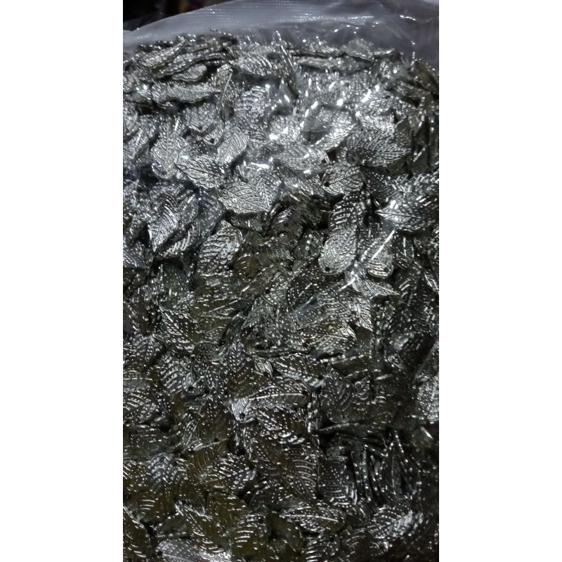 

450 gr daun CC bi motif gantung