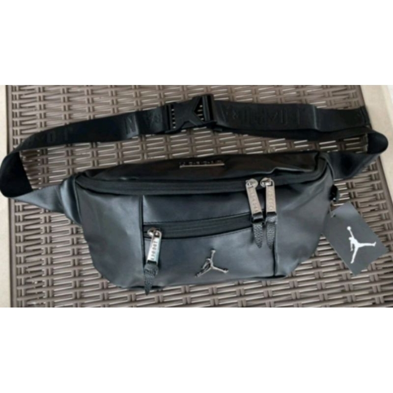 WB JORDAN / Crossbody Black Venom