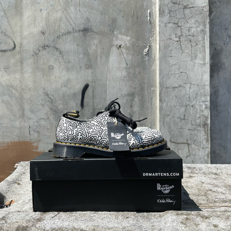 (size 41) DR MARTENS X KEITH WARING