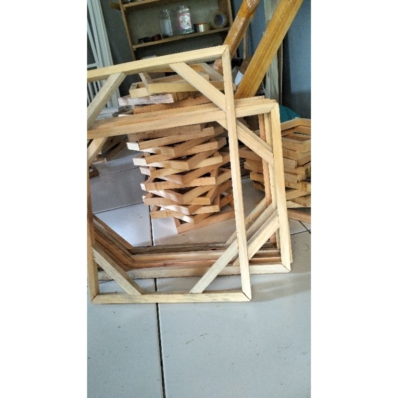 

Costum Spanram 25 x 25 ukuran ketebalan kayu 3 x 1,5cm