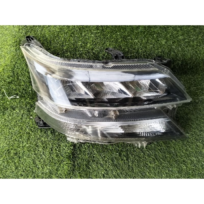 HeadLamp Lampu Depan Avanza Veloz 2019 2020 (Kanan)