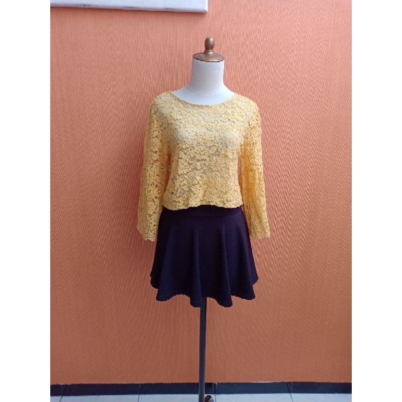 atasan crop top brokat wanita kuning GU UNIQLO cewek M cute MEWAH transparan