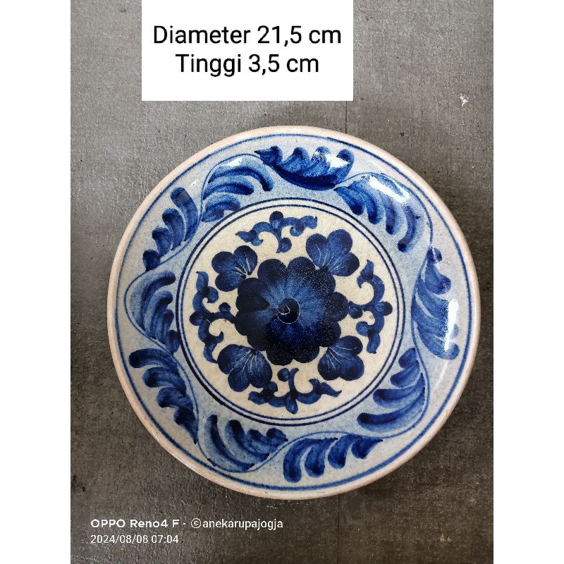 piring keramik lukis motif bunga warna biru putih untuk dekorasi hiasan dinding