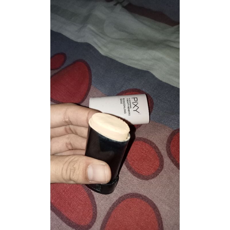 PIXY CONCEALING BASE
