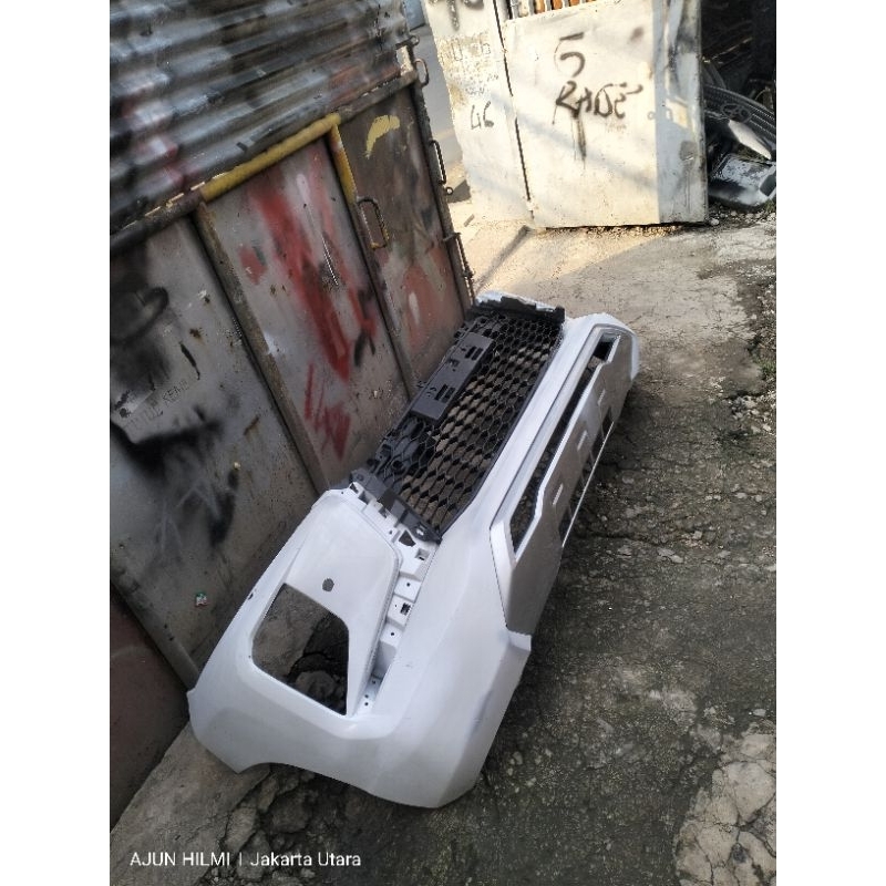 bemper depan mitsubishi pajero 2022