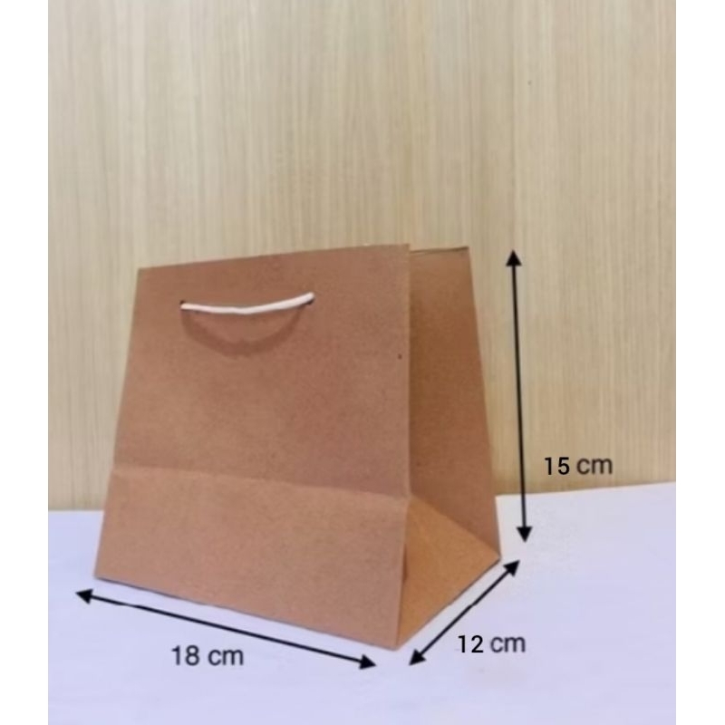 

Paperbag Pia Polos 18x12x15