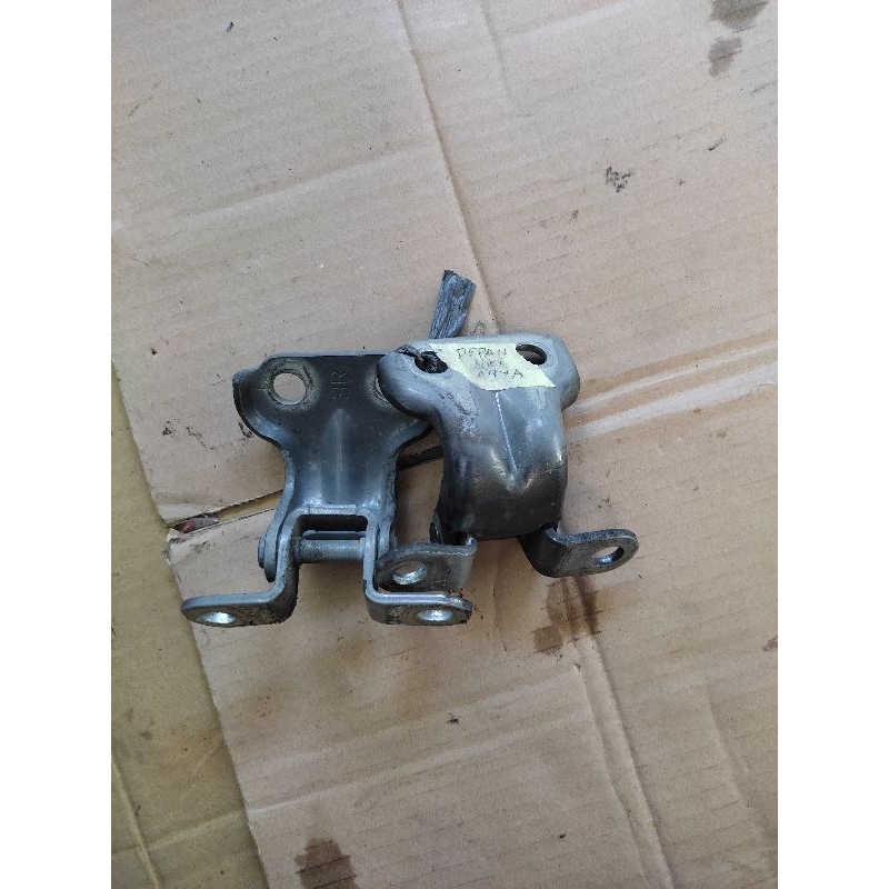 Engsel pintu depan kiri agya original copotan