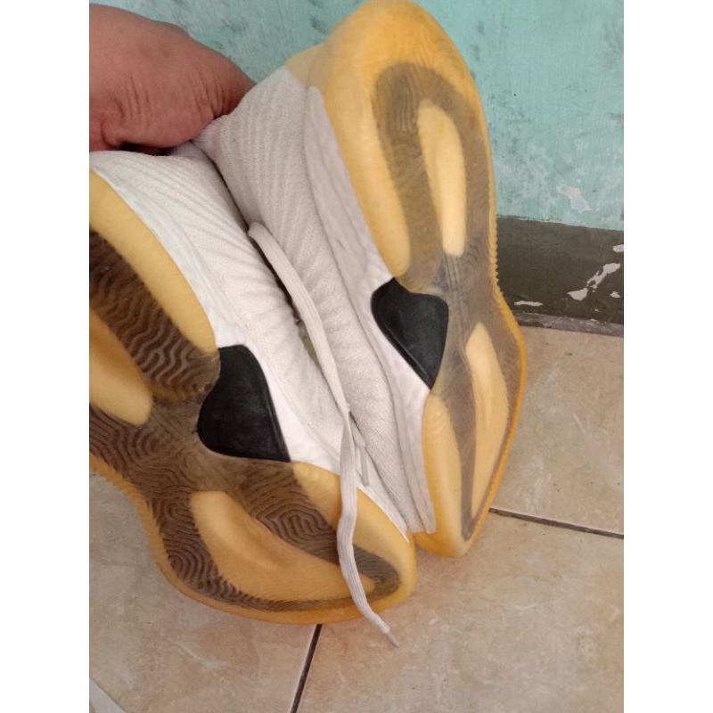 sepatu basket second 40