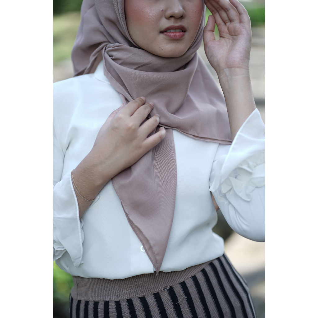 MANIKNA HIJAB PEANUT PARIS VOAL ULTRAFINE PREMIUM