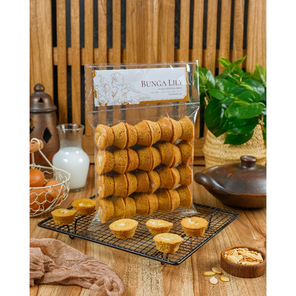 

Bolu Kering Bunga Lily rasa Moccha | Bolu kering jadul khas Surabaya