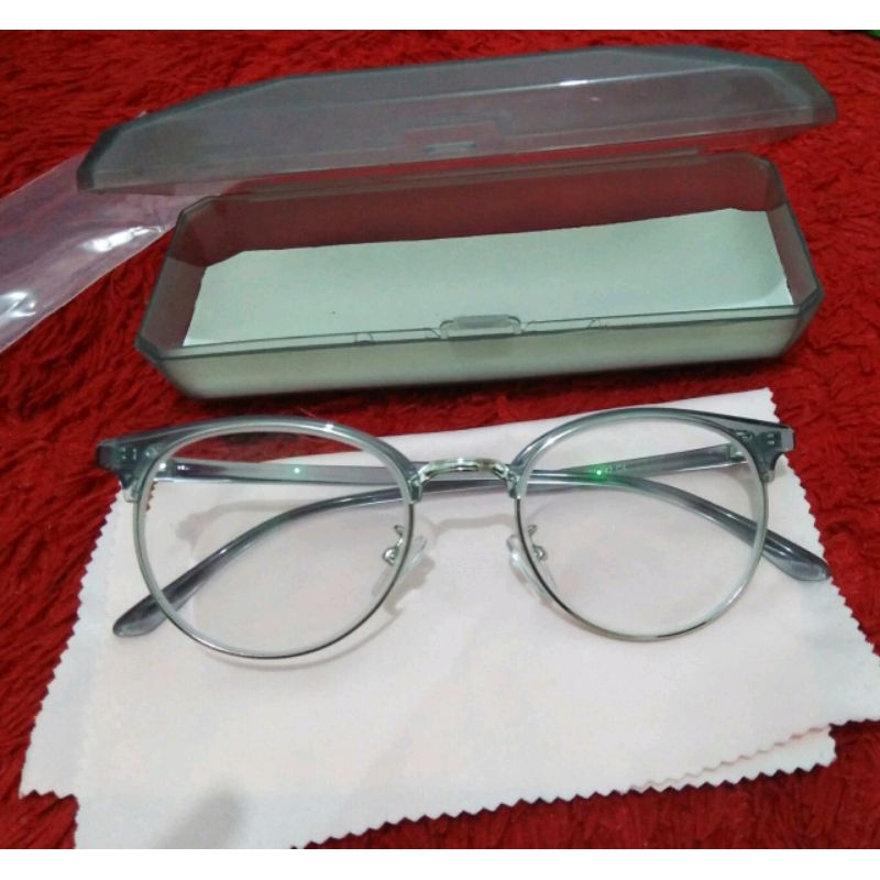 Preloved kacamata bluechromic minus  6 kiri kanan
