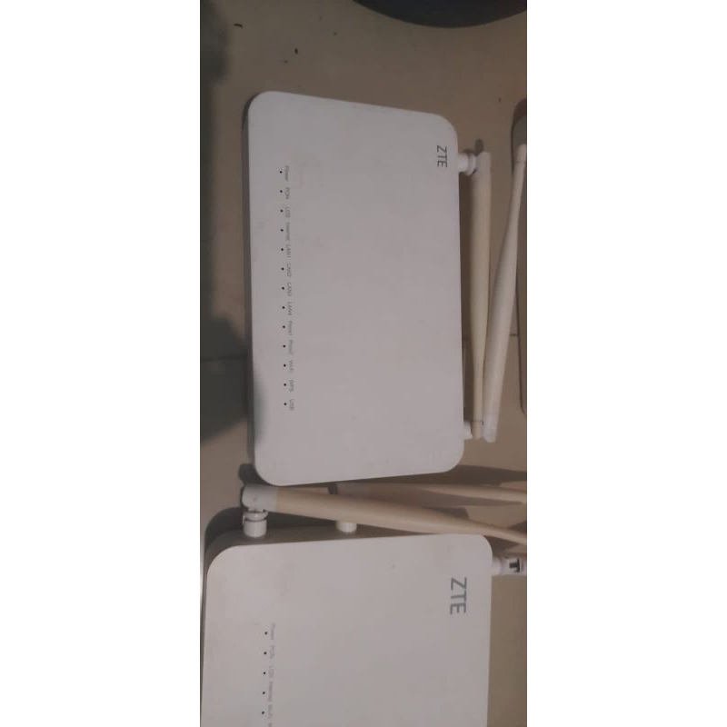 • Router ZTE V3 • Router ZTE Premium (Antena 6)