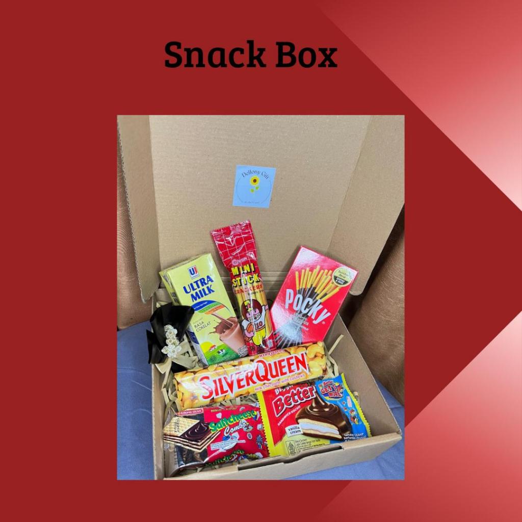 GIFT BOX Makanan Kado Ulang Tahun Cewek / Hadiah Gift Box Birthday /  Wisuda / Graduation / Wedding 