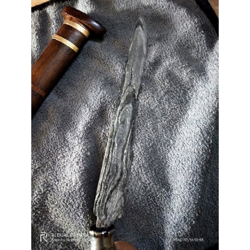 pusaka sepuh wingit badik pamor ujung gunung raja ambolo rojo
