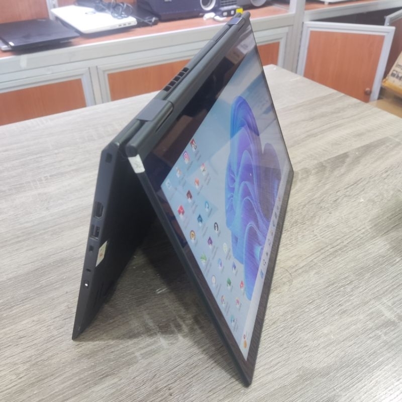 Lenovo X1 YOGA i5 Gen 7 Layar sentuh Lipat