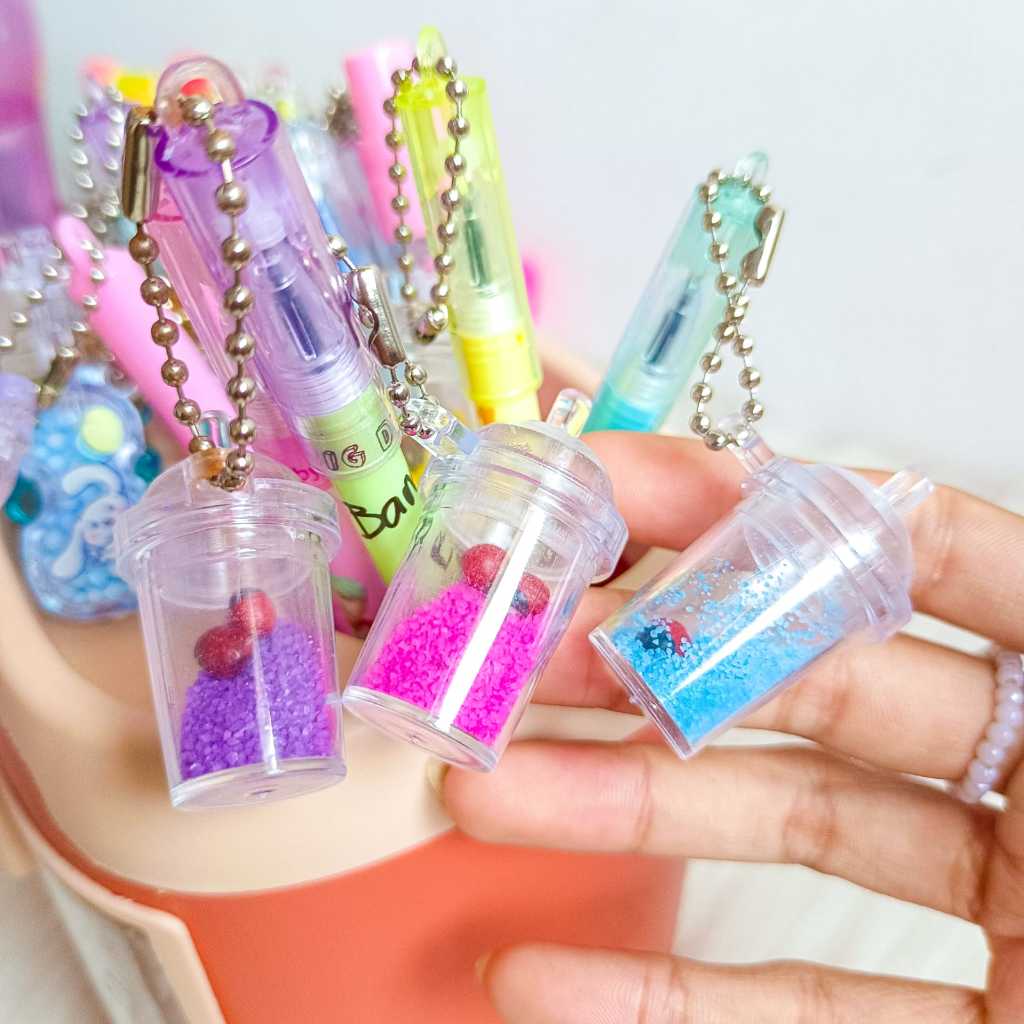 

SELUSIN (12 PCS) PULPEN GANTUNGAN BOBA DOT PASIR PG-1432 PEN PENA BOLPEN BOLPOIN LUCU ANAK ALAT TULIS KANTOR SEKOLAH MURAH TERMURAH COD