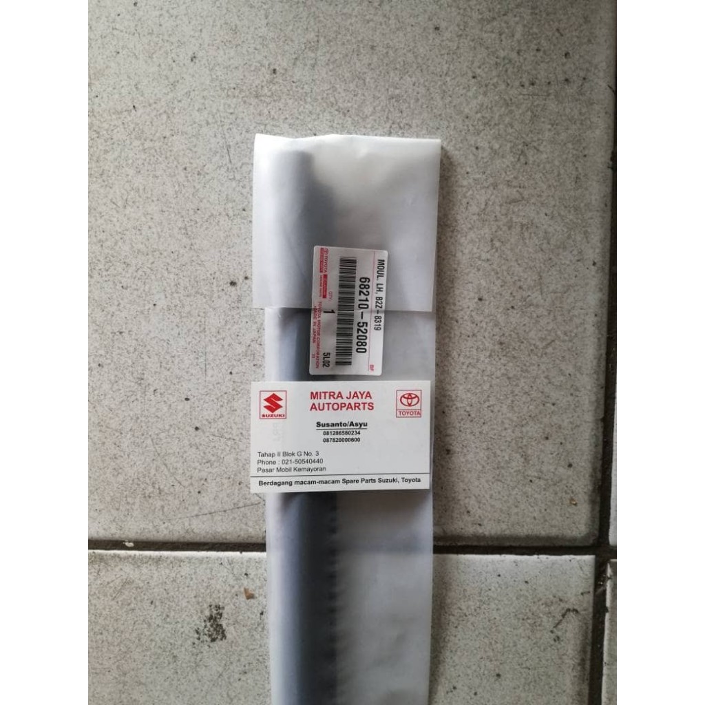 Pelipit/list kaca depan kiri Toyota Ist