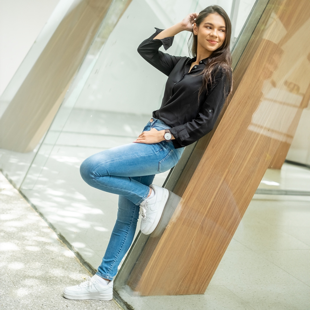 C2 Izzora Black Kemeja Casual Wanita