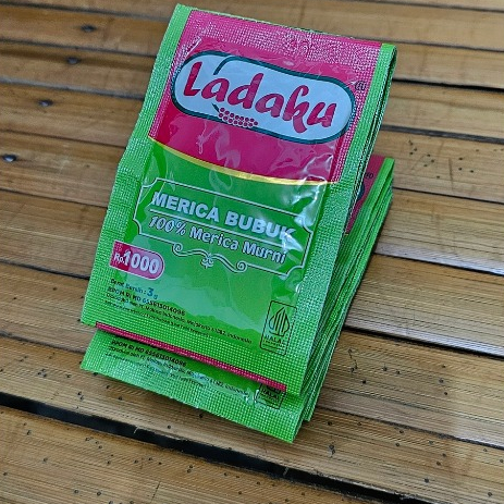 

merica bubuk ladaku per Renteng isi 12 sachet.