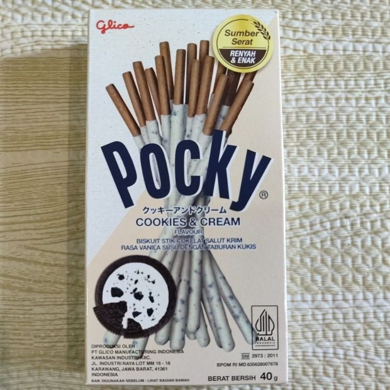 

GLICO POCKY COOKIES & CREAM 40GR | BISKUIT STIK COKELAT BERSALUT KRIM RASA VANILA SUSU DENGAN TABURAN KUKIS