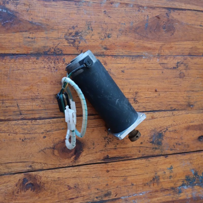 Dc Servo Dinamo Motor 24V 2500Rpm 4.7A