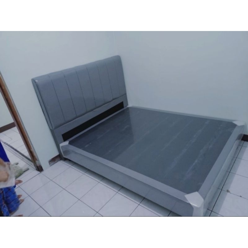 dipan kayu minimalis 160x200