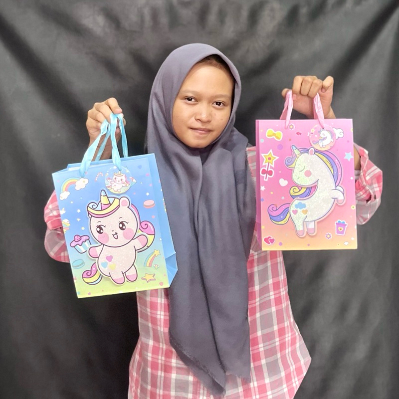 

Paper Bag premium unicorn gambar 3D Bingkisan Kado ukuran sedang paperbag tote bag goodiebag kurnia kado