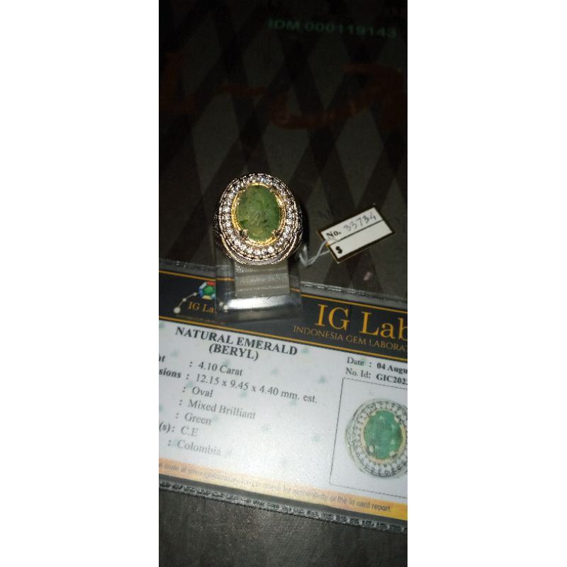 Natural emerald beryl Columbia