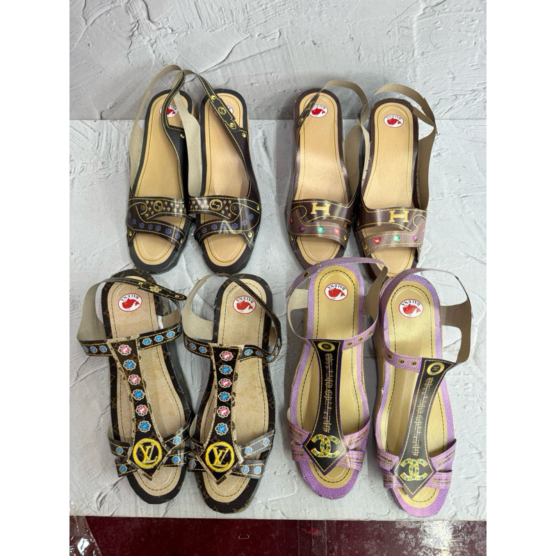 Sandal Tumit Leluhur / High Heels Perempuan