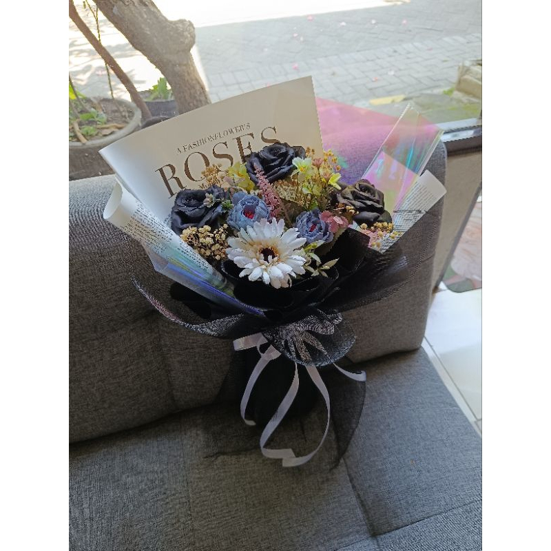 buket bunga palsu artificial black rose mix garbera