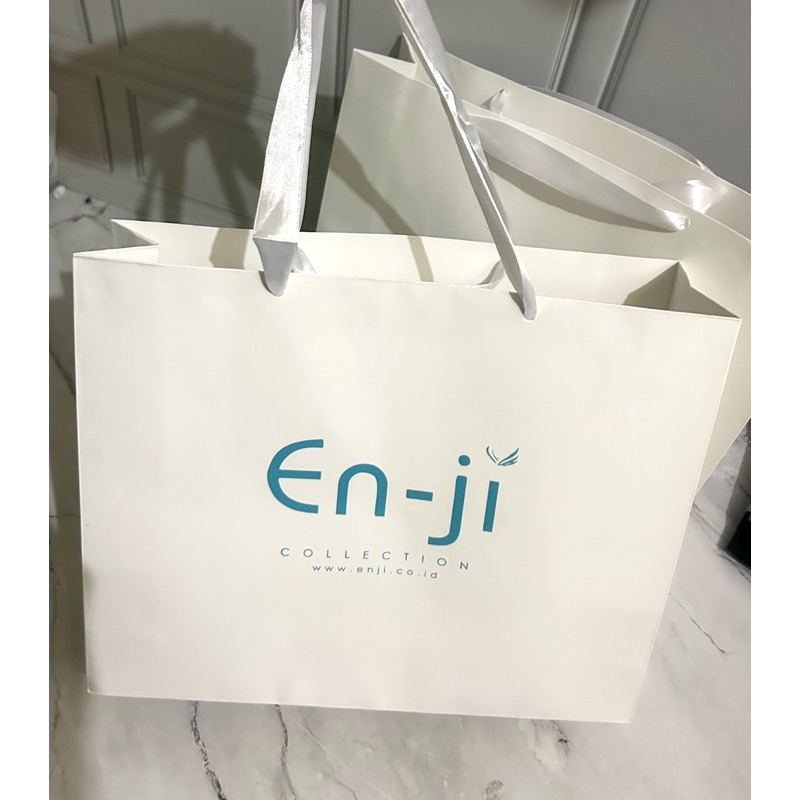 

Paper Bag En-ji Enji ( READY STOCK JKT ) Paper Bag Pembungkus Kado