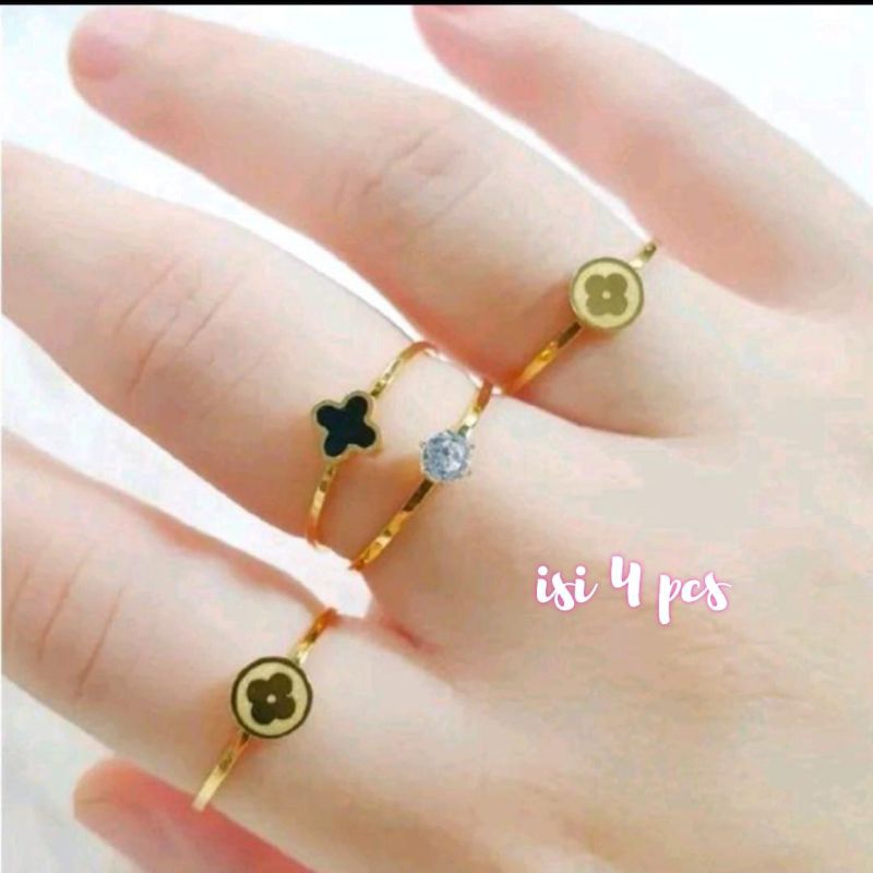 CINCIN TITANIUM WANITA SET 4( ISI 4 PCS)  MODEL BUNGA PERMATA ANTI KARAT