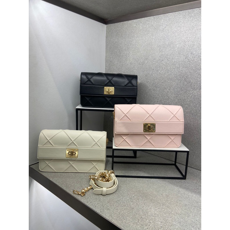 Tas wanita slempang Charles&Keith original