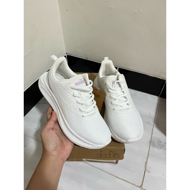 Sepatu diadora women putih ukuran 37 sale 70%