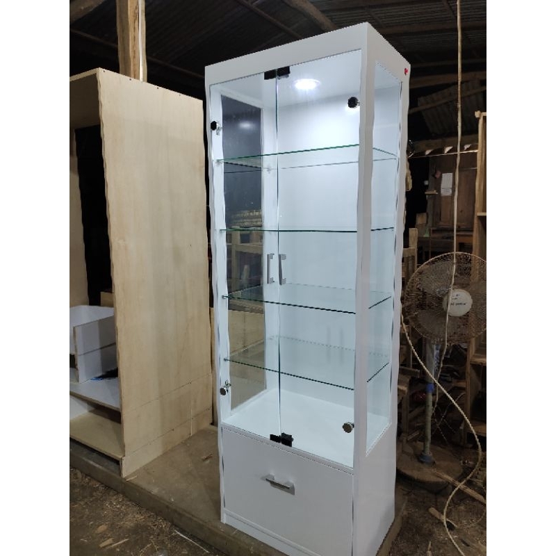 almari kaca/ almari display / almari tas