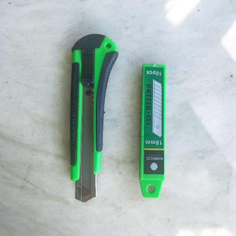 

Pisau cutter plus isi bonucci