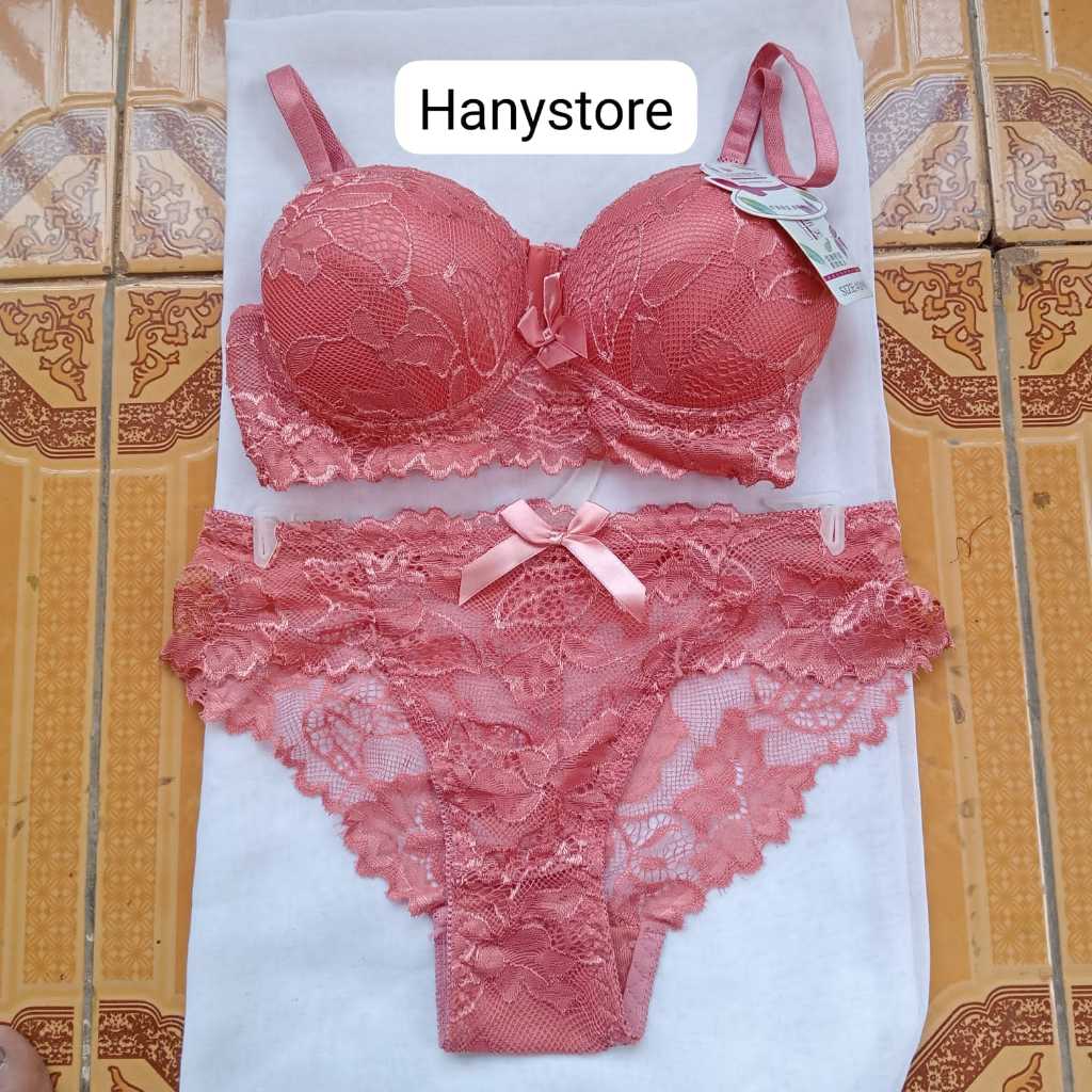 SATU SET  PAKAIAN DALAM WANITA/MODEL BRA TERBARU / BRA 1 SET DAN CD KEKINIAAN