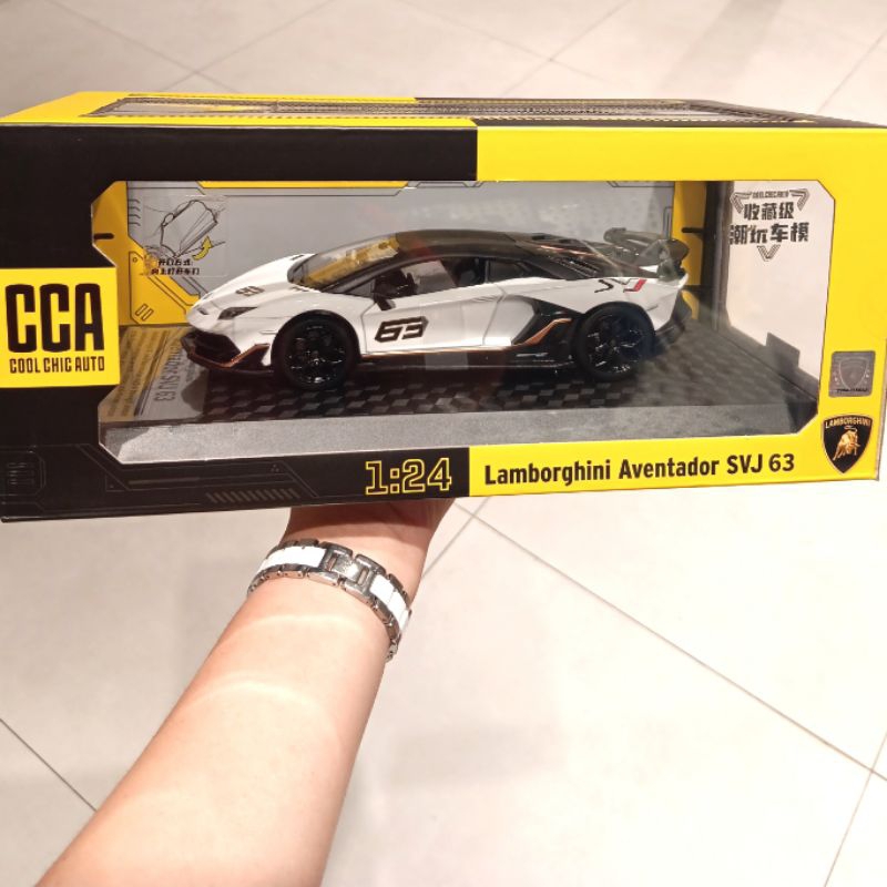 DIECAST CCA LAMBORGHINI AVENTADOR SVJ 63 1:24
