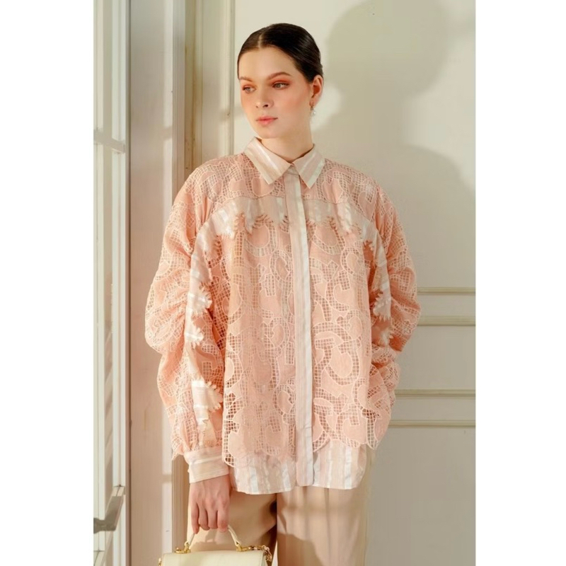 preloved Benang jarum couture freya lace shirt