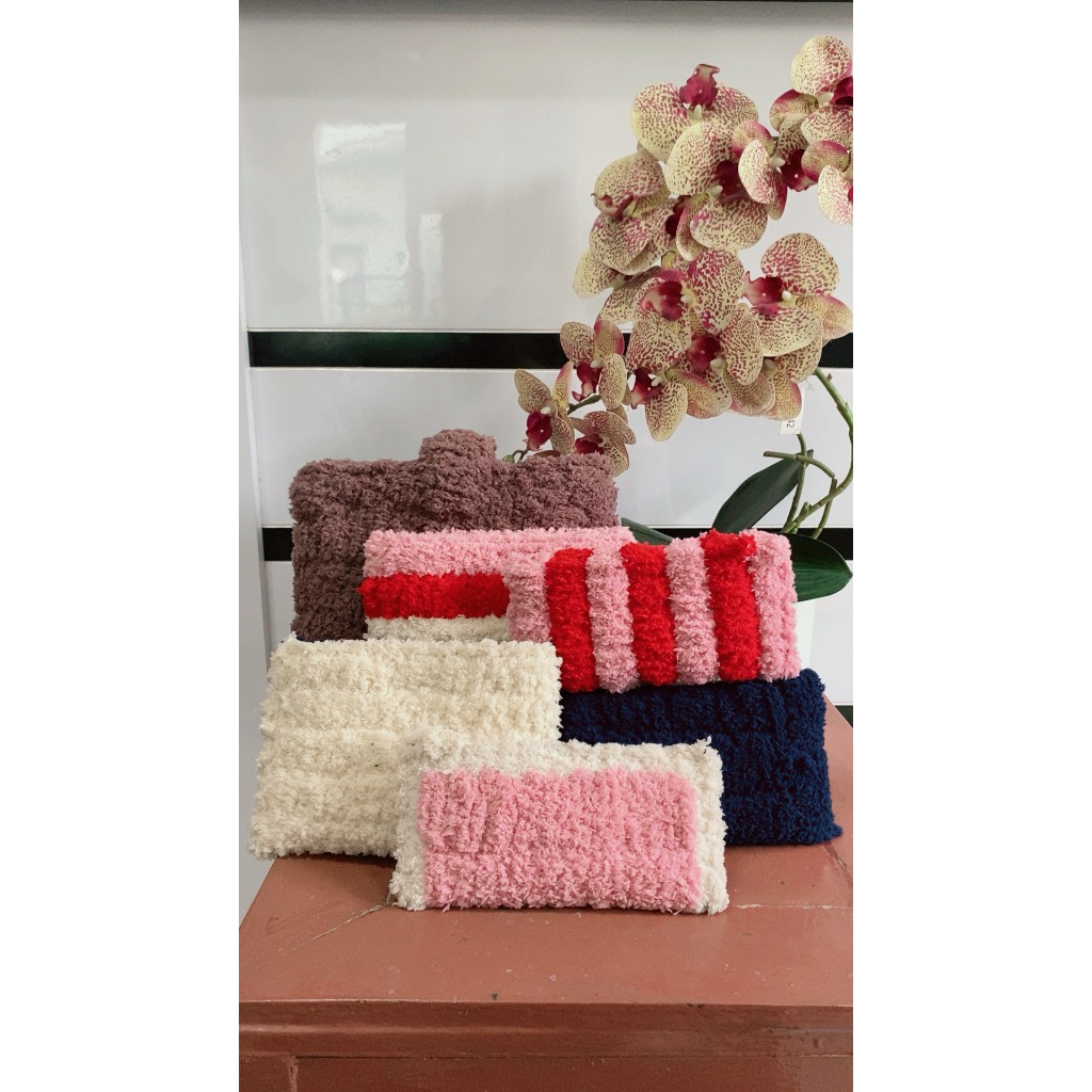 

Kotak Pensil / Tepak Rajut (KREBUT)