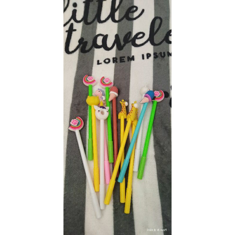 

Pen Pulpen Karakter Tinta Hitam