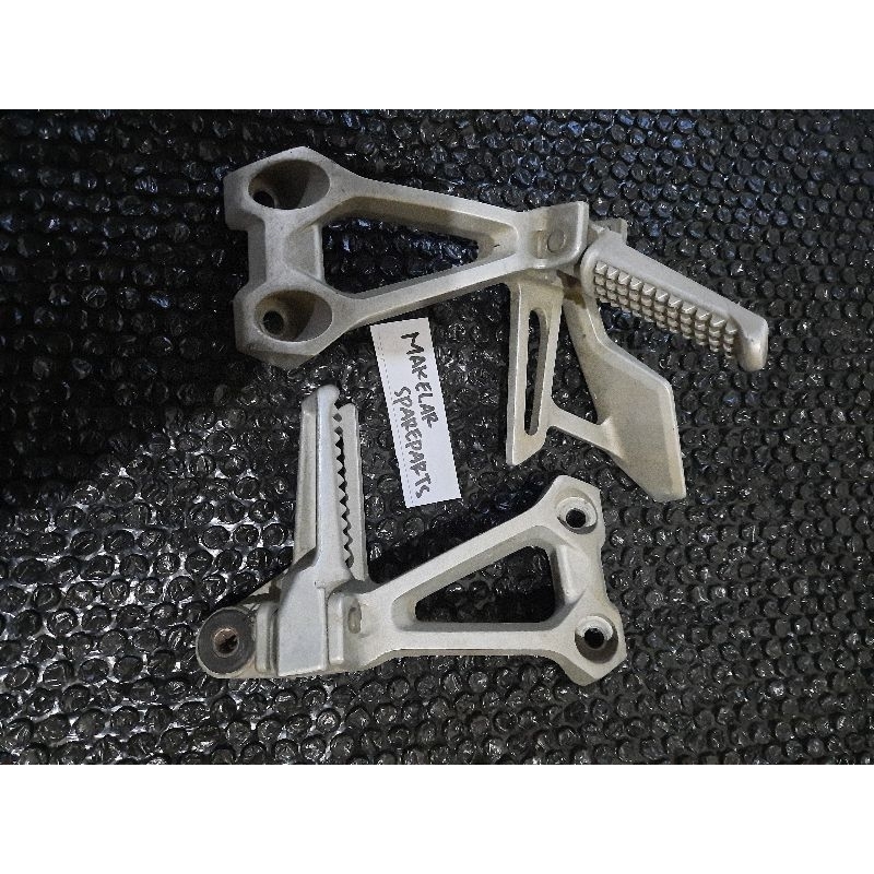 foot step fotstep pijakan kaki belakang supra gtr 150 original