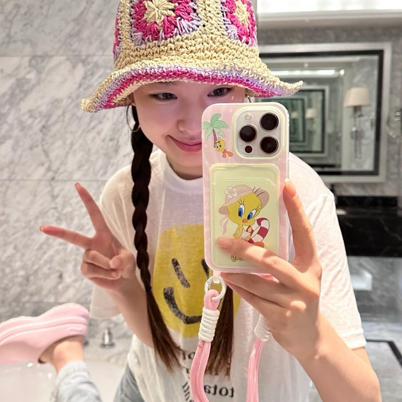 READY  Tweety Wrist Strap Case / Soft Card Casing Tali Iphone 15 14 13 12 11 Pro Max