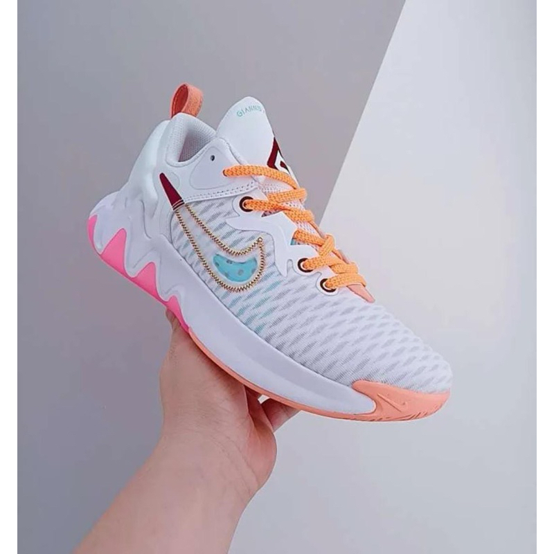 sepatu voli nike giannis