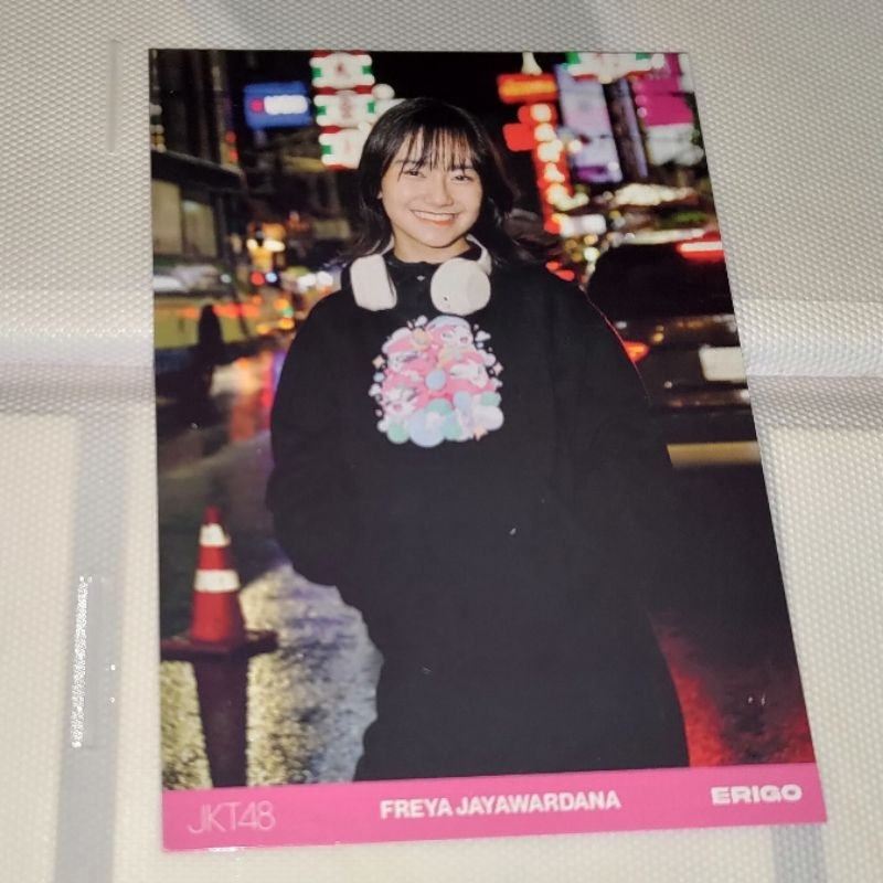 Photopack Freya JKT48 x erigo hoodie