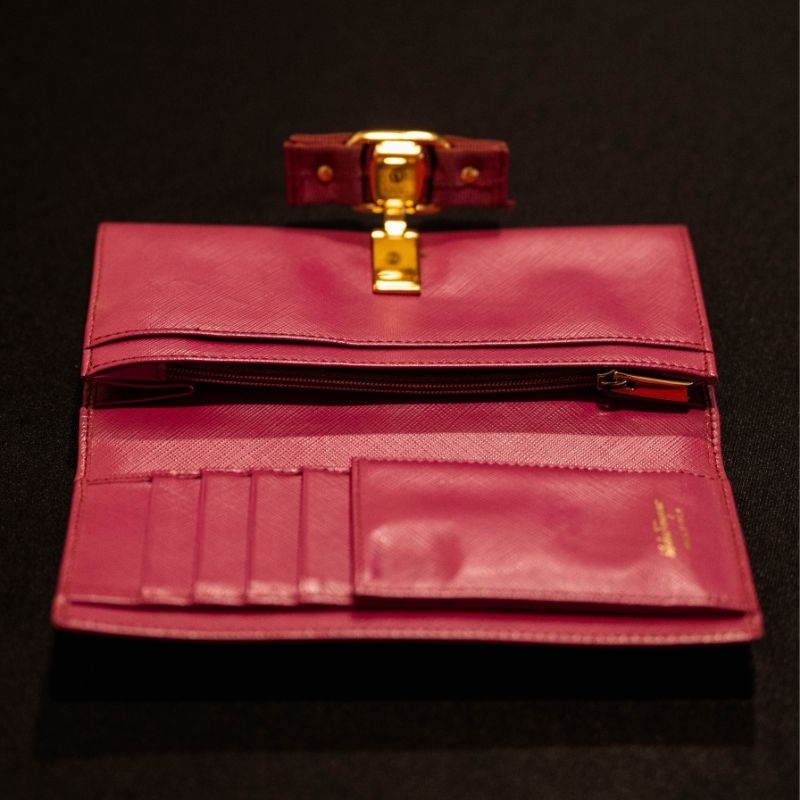 Salvatore Ferragamo Pink Wallet Dompet
