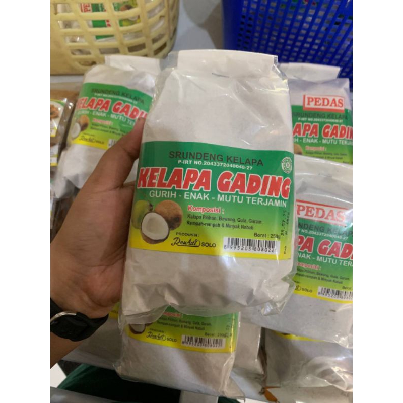 

SRUNDENG KELAPA RENADI RASA MANIS DAN PEDAS MAKANAN KHAS SOLO KEMASAN 250 GRAM / SERUNDENG KELAPA MERK RENADI BERAT 250 gr ENAK NIKMAT UNTUK LAUK PENDAMPING NASI / OLEH OLEH KHAS SOLO SURAKARTA