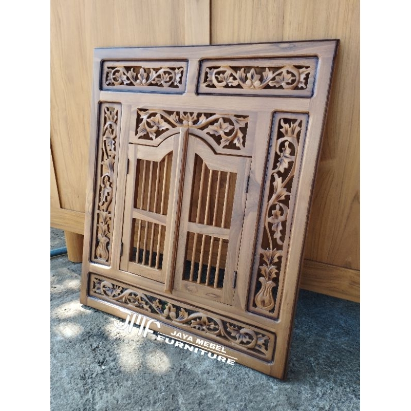 jendela ukir krepyak kayu