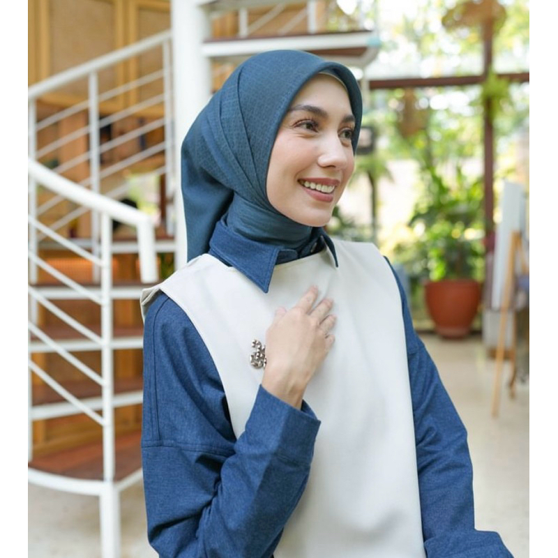 HL SIGNATURE EMBOSS SCARF